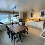 High Standard, Large With Amazing View Holiday home *